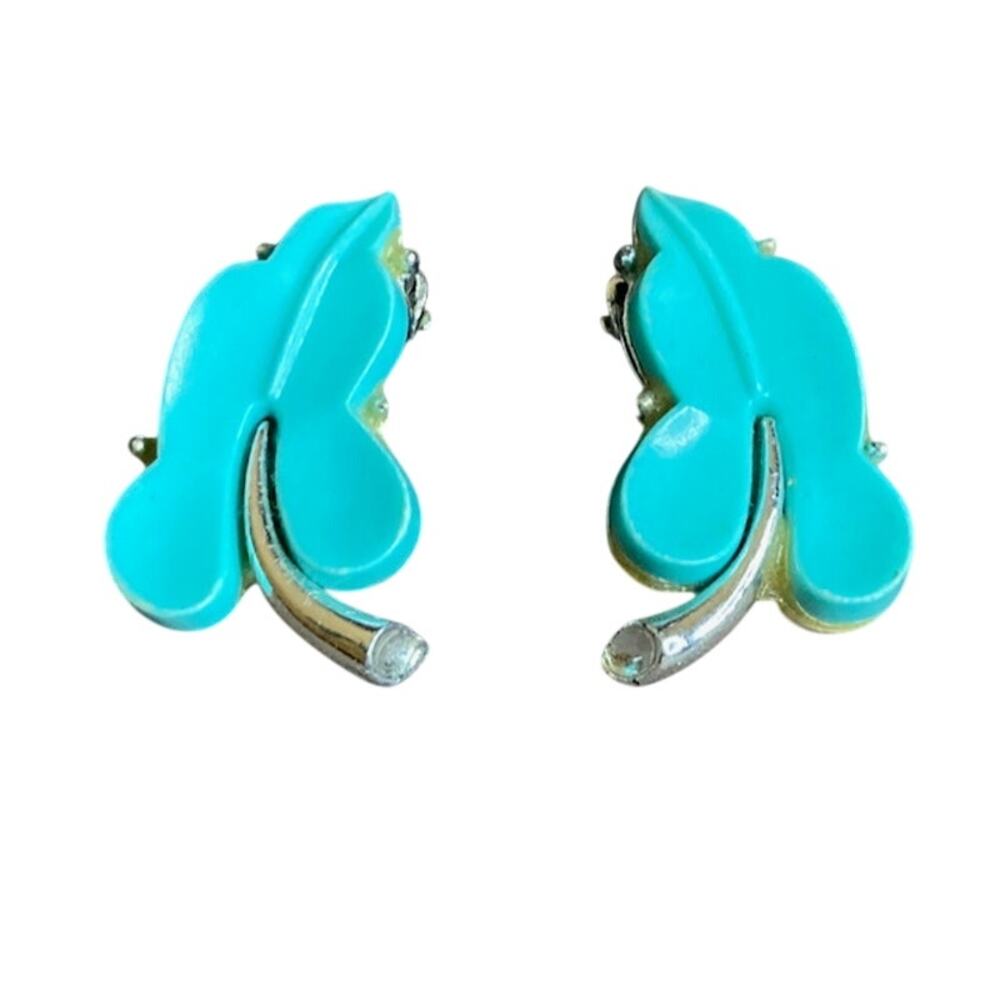 Vintage 50s Aqua Blue Thermoset Leaf Clip-On Earrings w/Silver Tone Setting